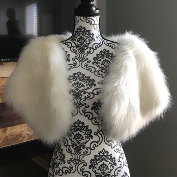 Faux fur. Ivory. Perfect for wedding - Picture 3 of 5